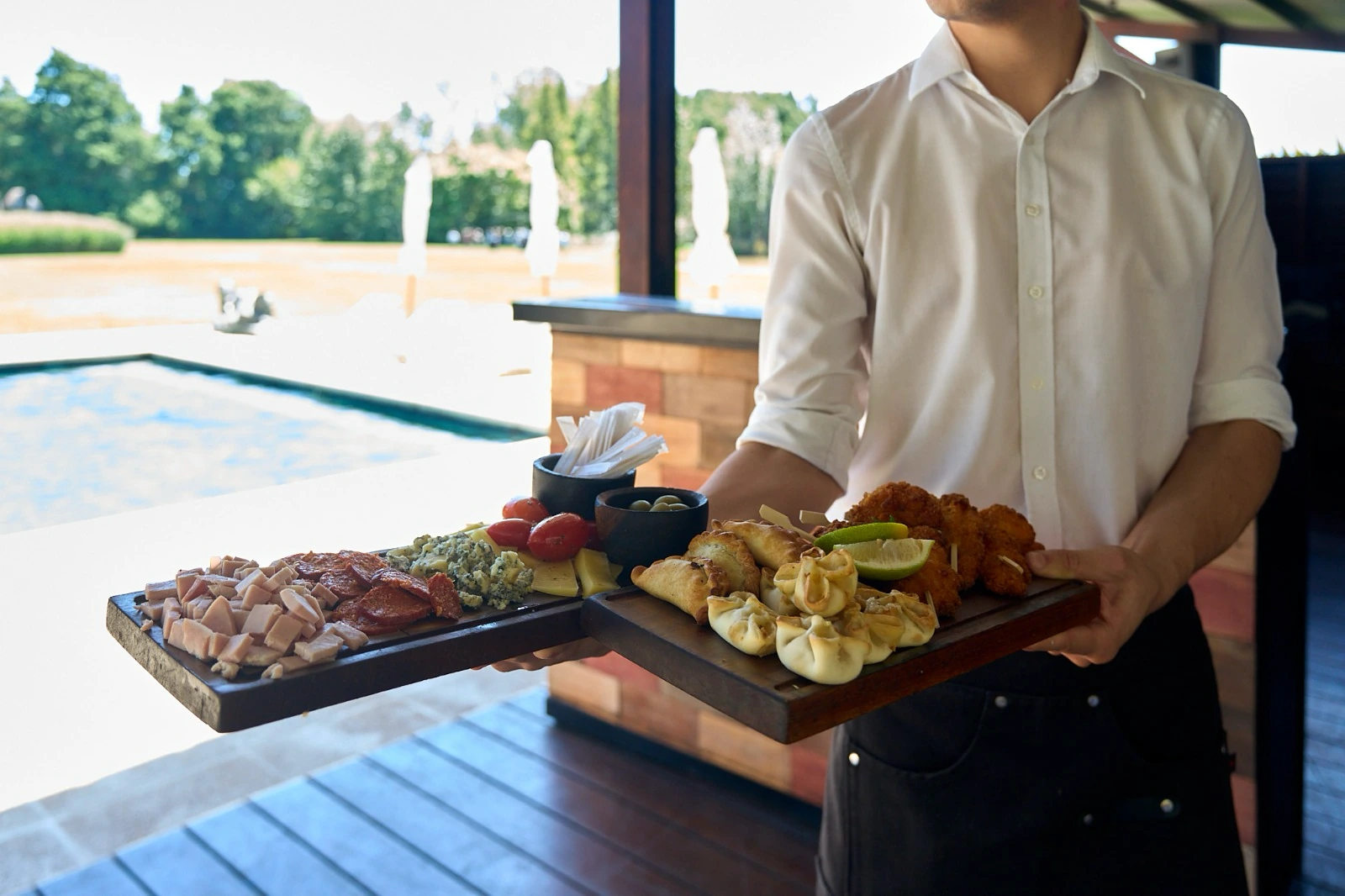 Tablas y bocados preparados para compartir