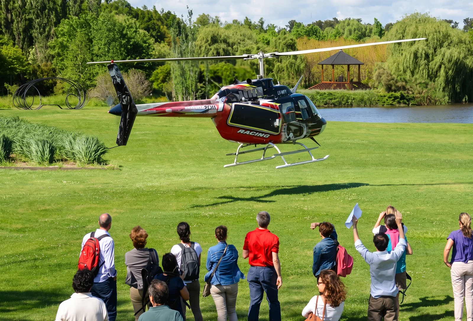 Una llegada en helicóptero, coordinada para el encuentro